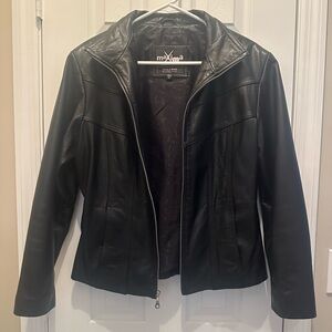 Maxima Women's Sleek Black Leather Jacket
